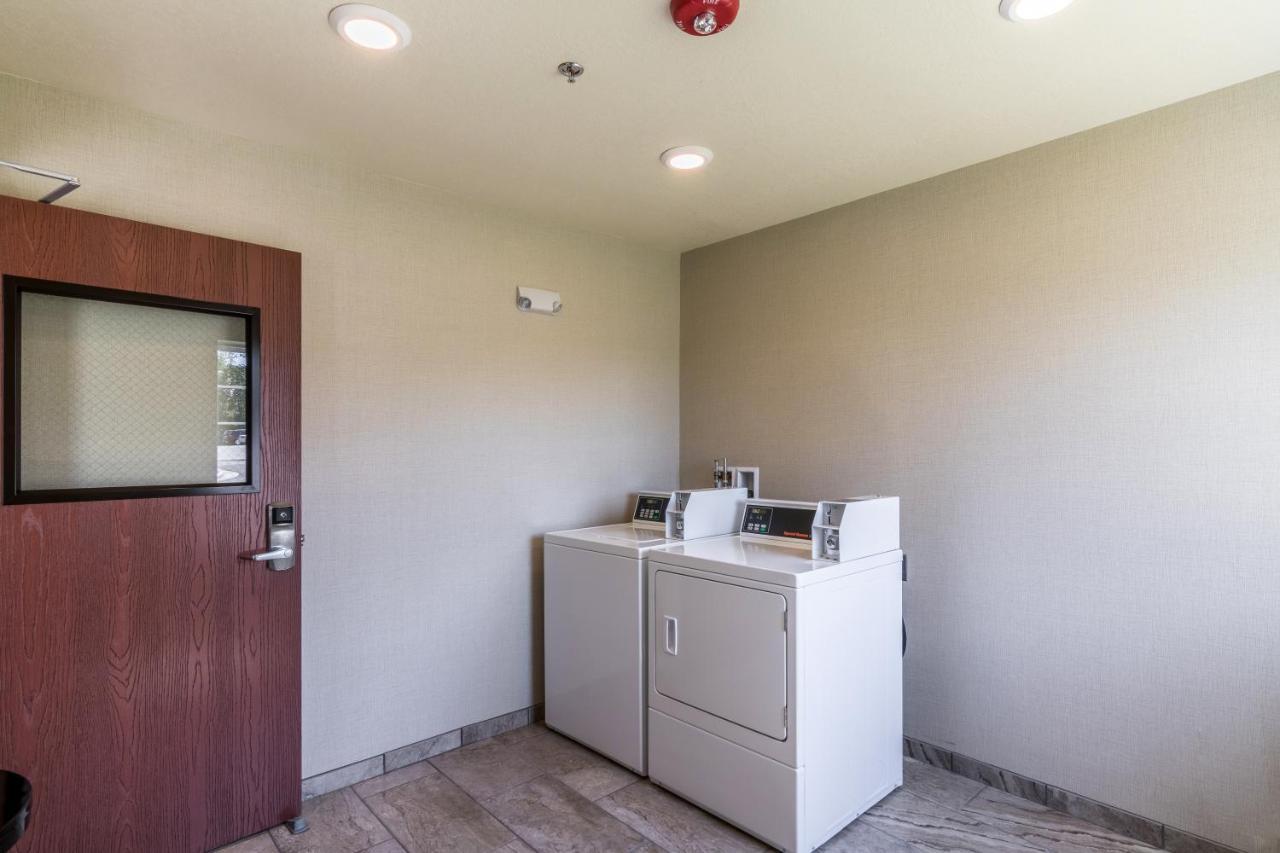 Cobblestone Inn & Suites - Barron Buitenkant foto